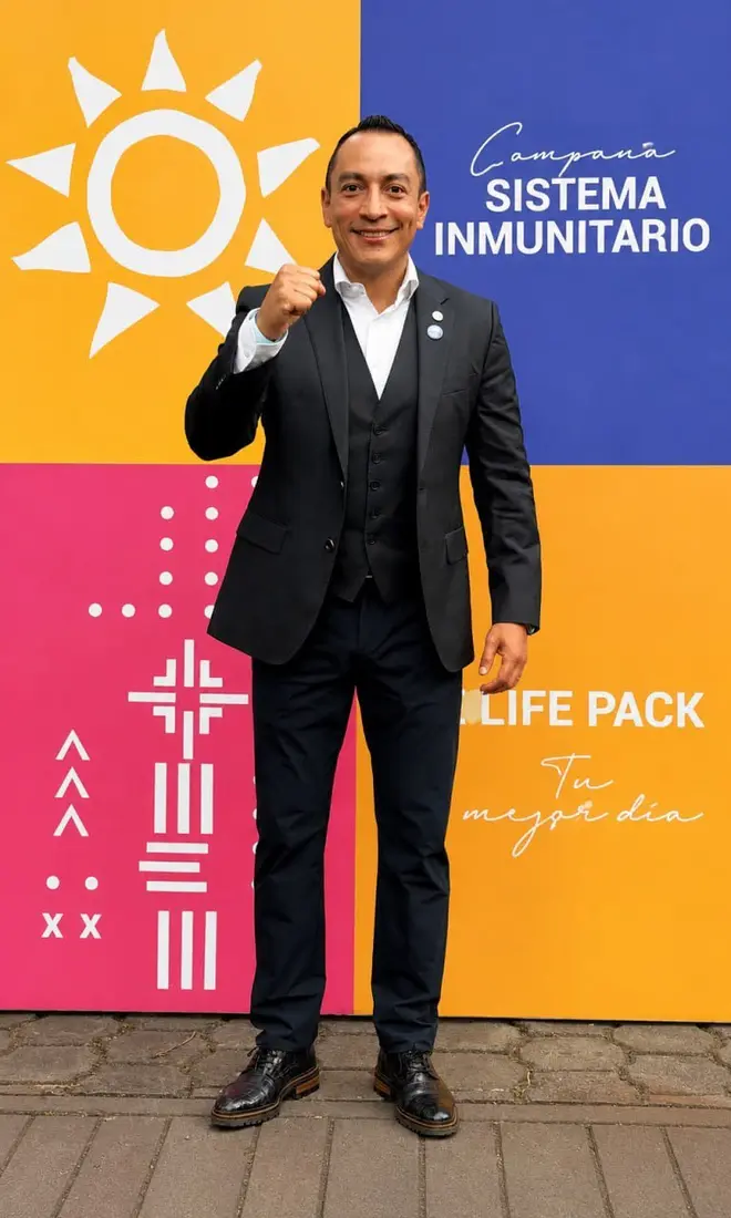 Rafa el Networker de cuerpo entero en Campaña Sistema Inmunitario 4Life Pack